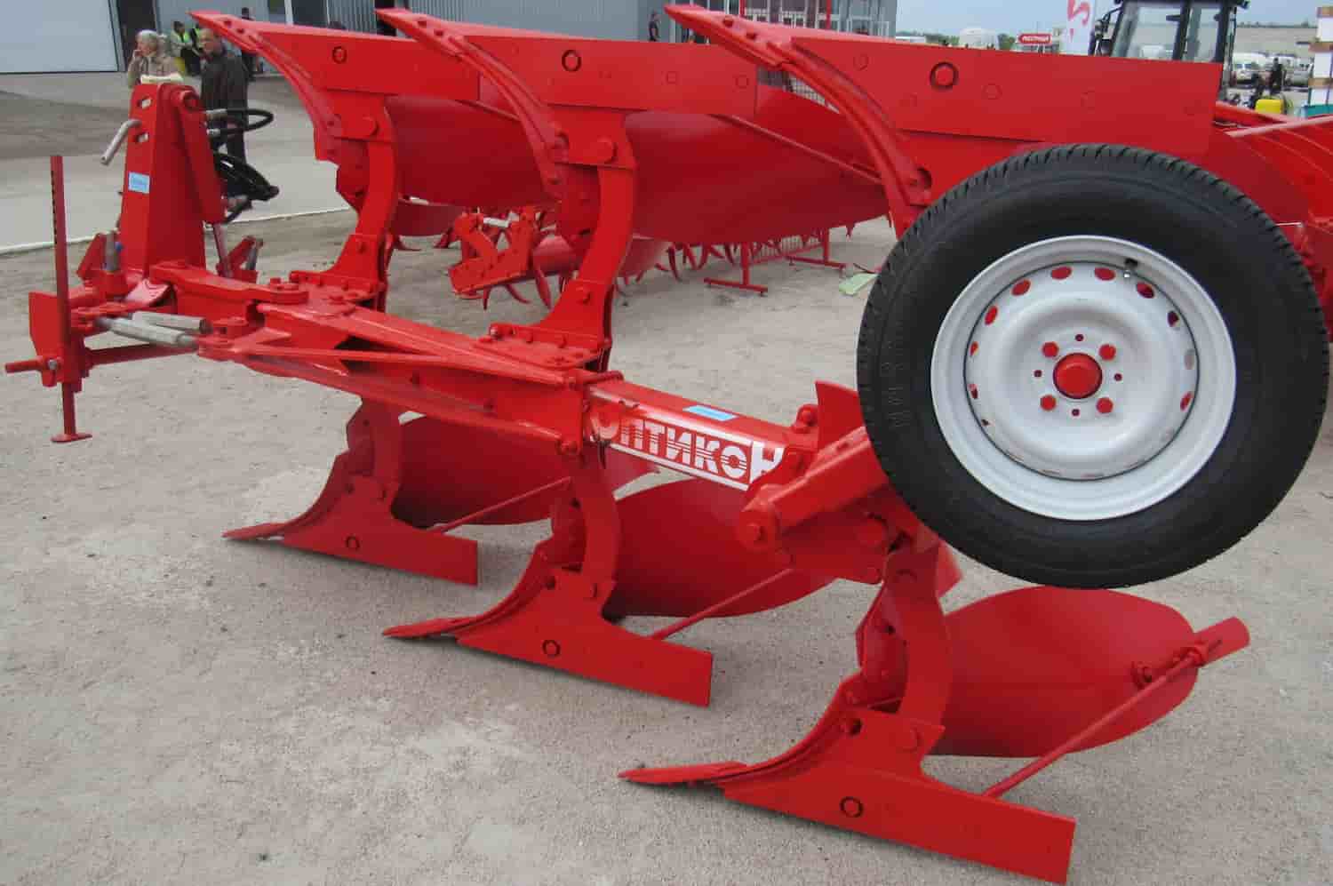 تصویر 3 از گاوآهن دوطرفه با سازوکار برگشت همزمان تیغه ها